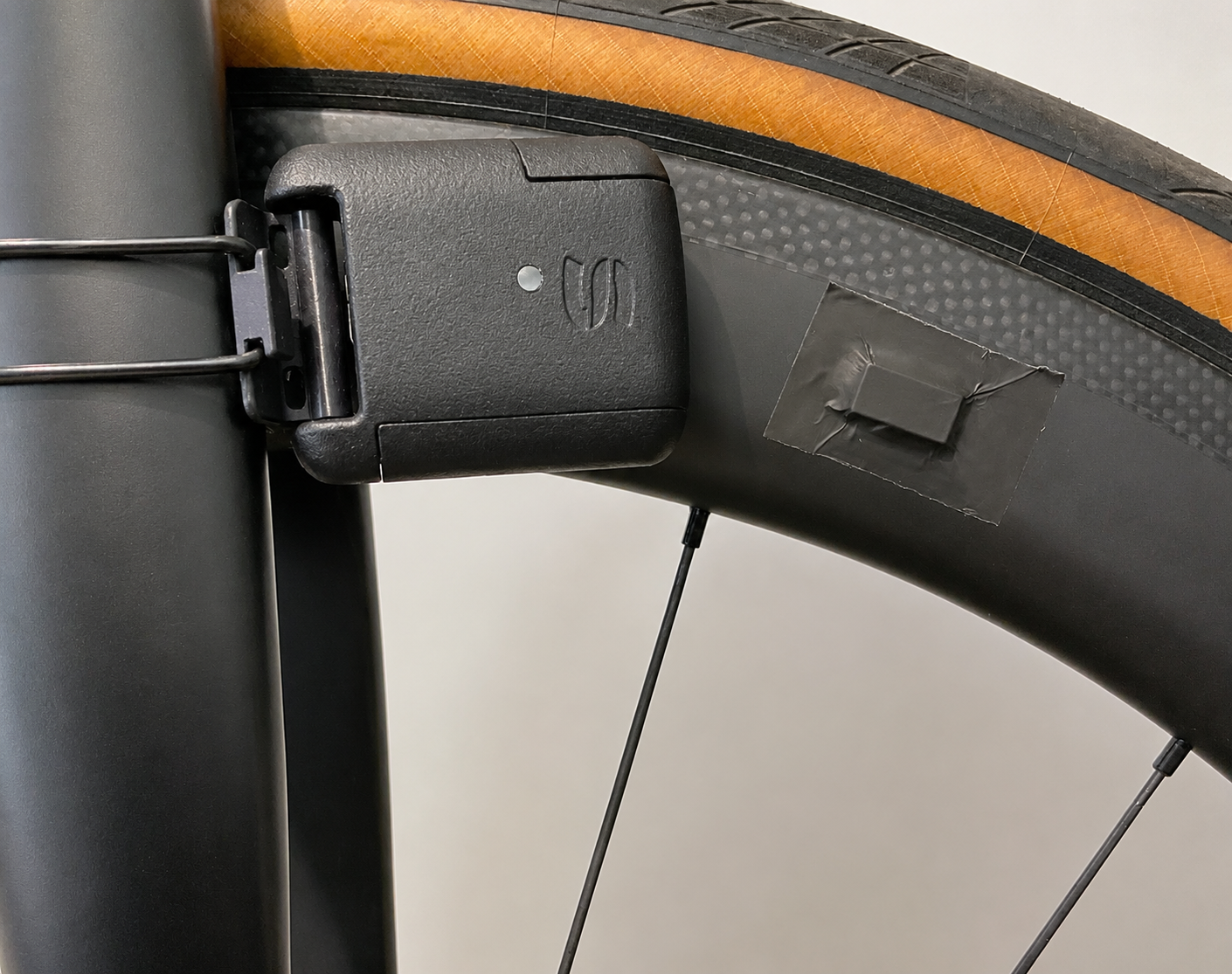 Tempo sensor and magnet on wheel